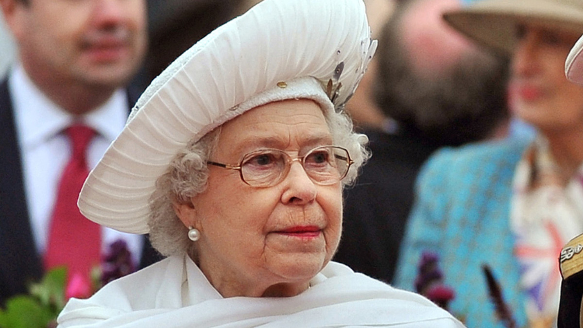 Nuevo golpe en la vida de la Reina Isabel II: Murió su perrito regalón