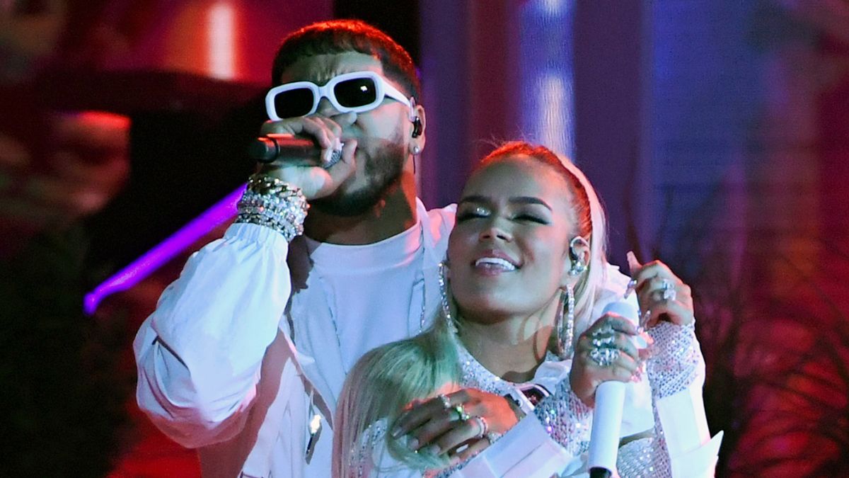 "Tú no eres Shakira ni yo Piqué": Ex de Karol G le lanza coquetas indirectas