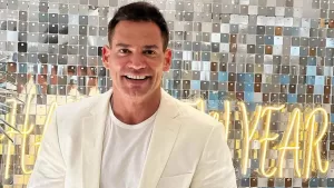 Cristián de la Fuente es visto a los besos con su nueva pareja a meses de quedar soltero: Sería una conocida empresaria