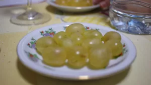 ¿Por qué se comen 12 uvas en Año Nuevo? Famosa tarotista chilena explica este ritual