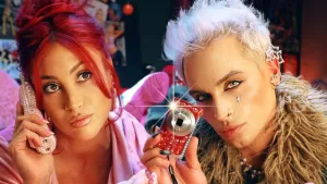 ¡Se lució! Así fue la increíble aparición de conductora de FMDOS en el nuevo video de Karen Paola