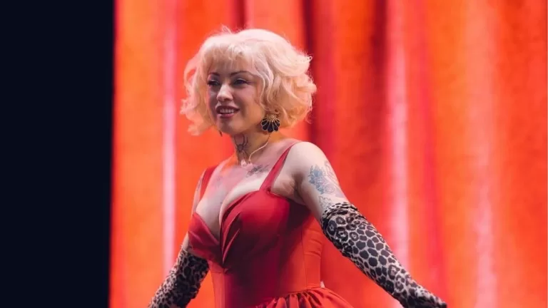 No hay escenario pequeño: Mon Laferte realiza impactante show en Lollapalooza
