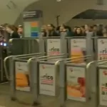 Mujer venezolana enfrentó ola de críticas tras cuestionar el uso del Metro de Santiago: "Esta gente es un desastre”