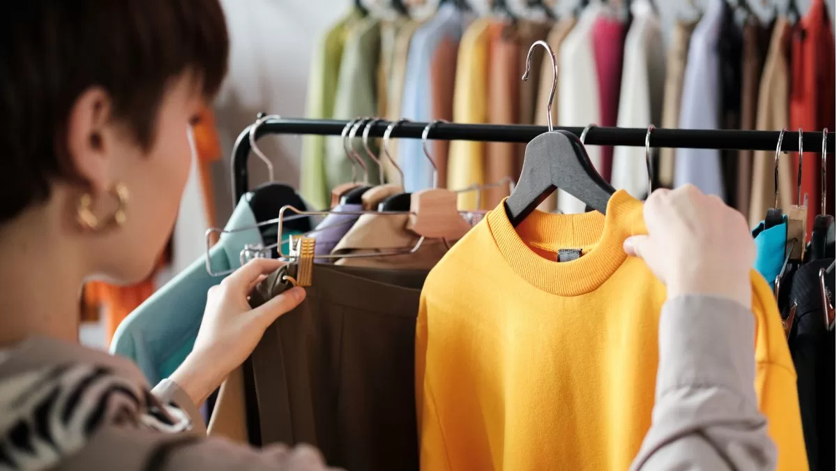 La ropa nueva no está tan limpia como piensas: este es el error que estás cometiendo al usarla sin lavar